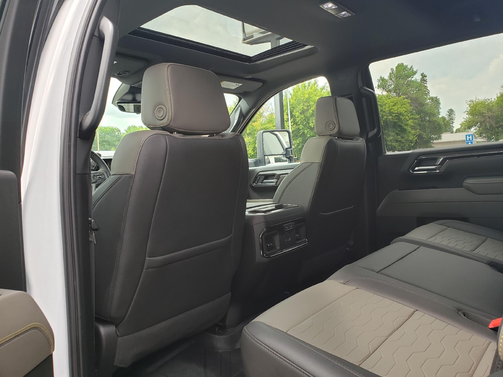 2024 Chevrolet Silverado 2500 HD Crew Cab Standard Box 4-Wheel Drive ZR2