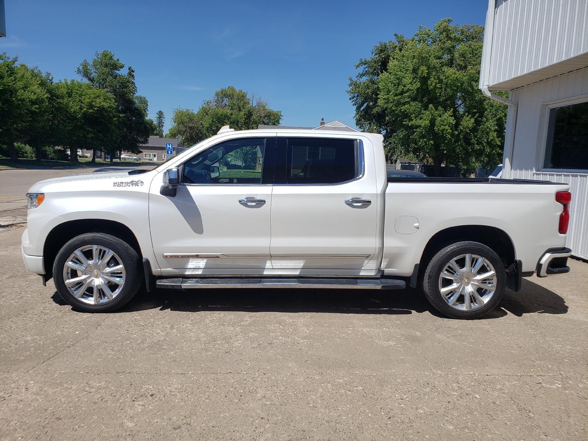 2022 Chevrolet Silverado 1500 Crew Cab Short Box 4-Wheel Drive High Country