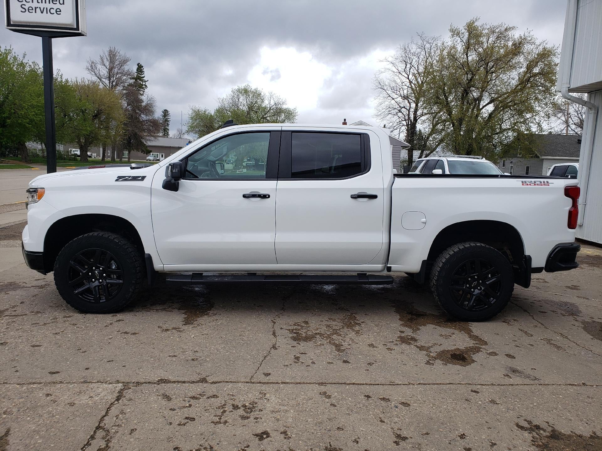 2023 Chevrolet Silverado 1500 Crew Cab Short Box 4-Wheel Drive LT Trail Boss